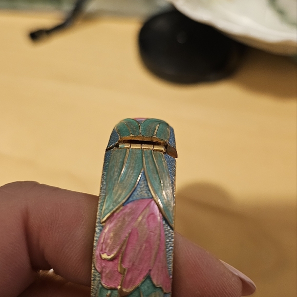 Vintage Kramer hinged bangle bracelet - Picture 10 of 16